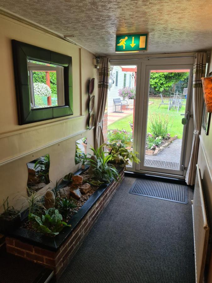 Tudor Lodge Hotel ノッティンガム エクステリア 写真