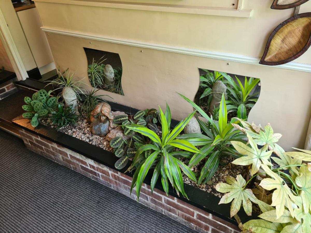 Tudor Lodge Hotel ノッティンガム エクステリア 写真